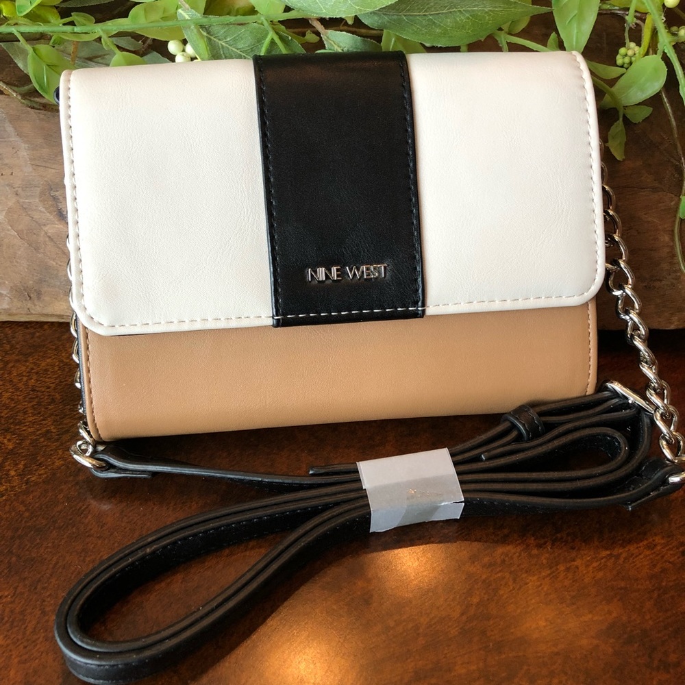 Nine West Aleksei Crossbody Wallet.
